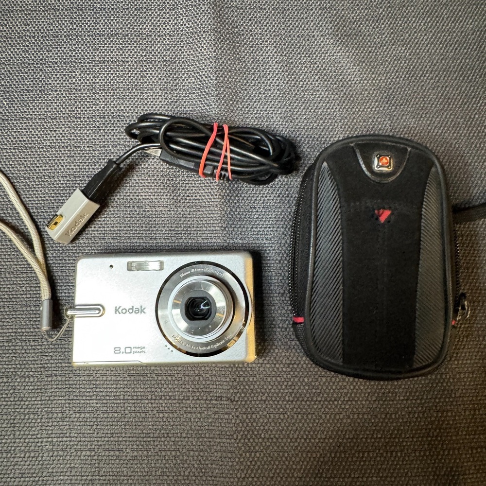 Kodak EasyShare M883 8.0MP Digital Camera with Cable and Case- Tested